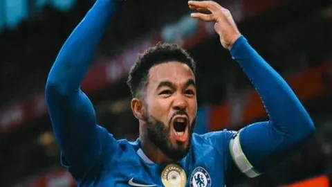 那不勒斯教父斯帕萊蒂，率羅馬問鼎意杯，指揮澤尼特成就雙冠王佳話